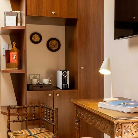 Kemaris Hotel 3*